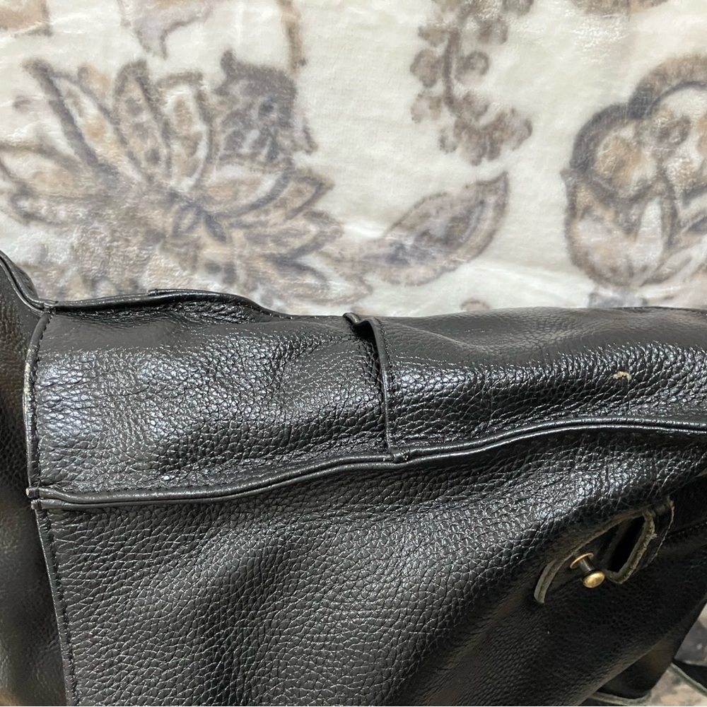 Vere Verto Black Backpack with Durable Italian Pebbled Leather and Gold Hardware - Picture 9 of 15